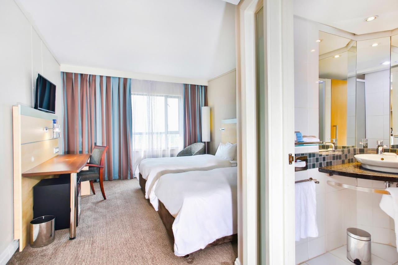 Holiday Inn Express Sandton-Woodmead By Ihg מראה חיצוני תמונה