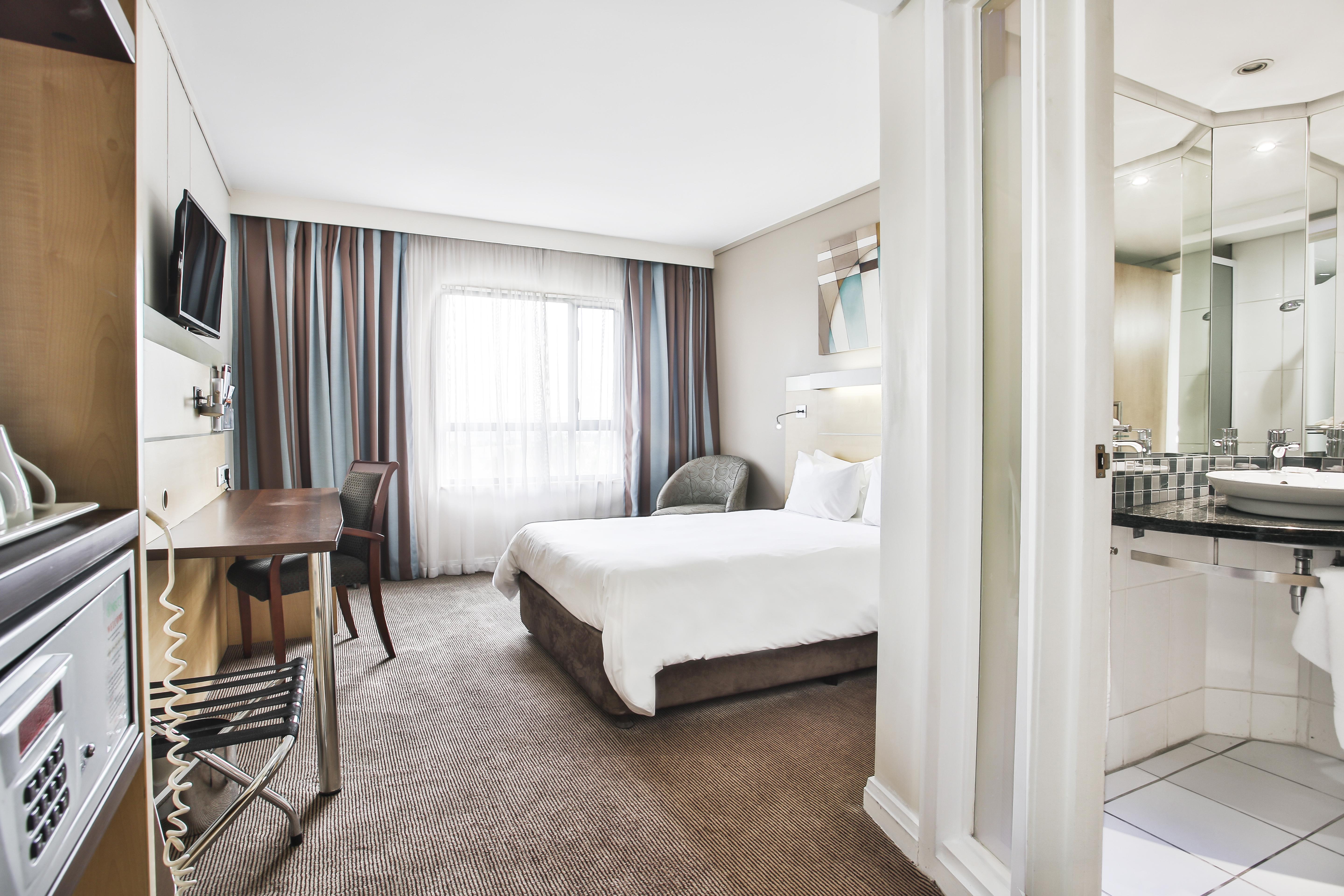 Holiday Inn Express Sandton-Woodmead By Ihg מראה חיצוני תמונה