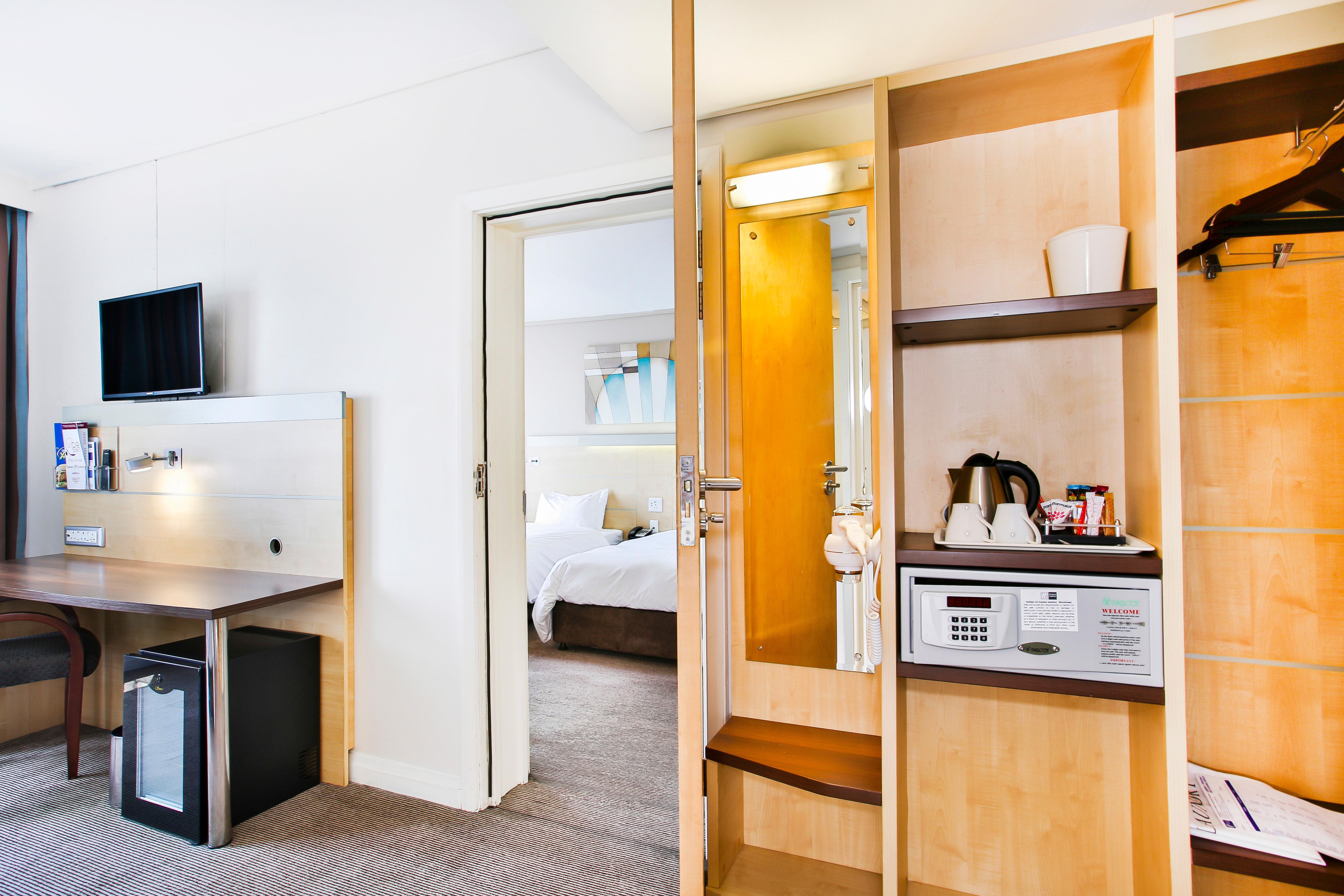 Holiday Inn Express Sandton-Woodmead By Ihg מראה חיצוני תמונה