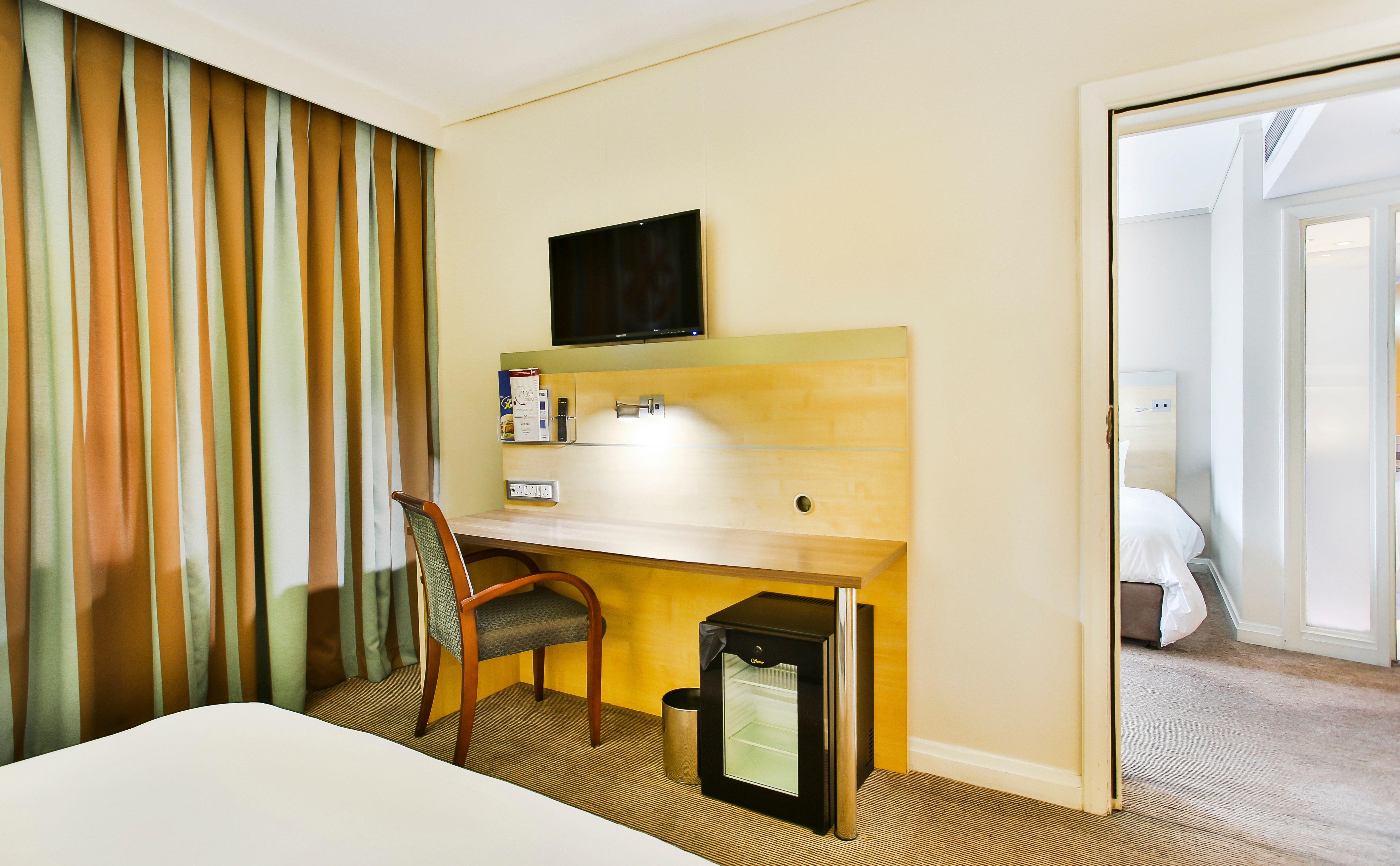 Holiday Inn Express Sandton-Woodmead By Ihg מראה חיצוני תמונה