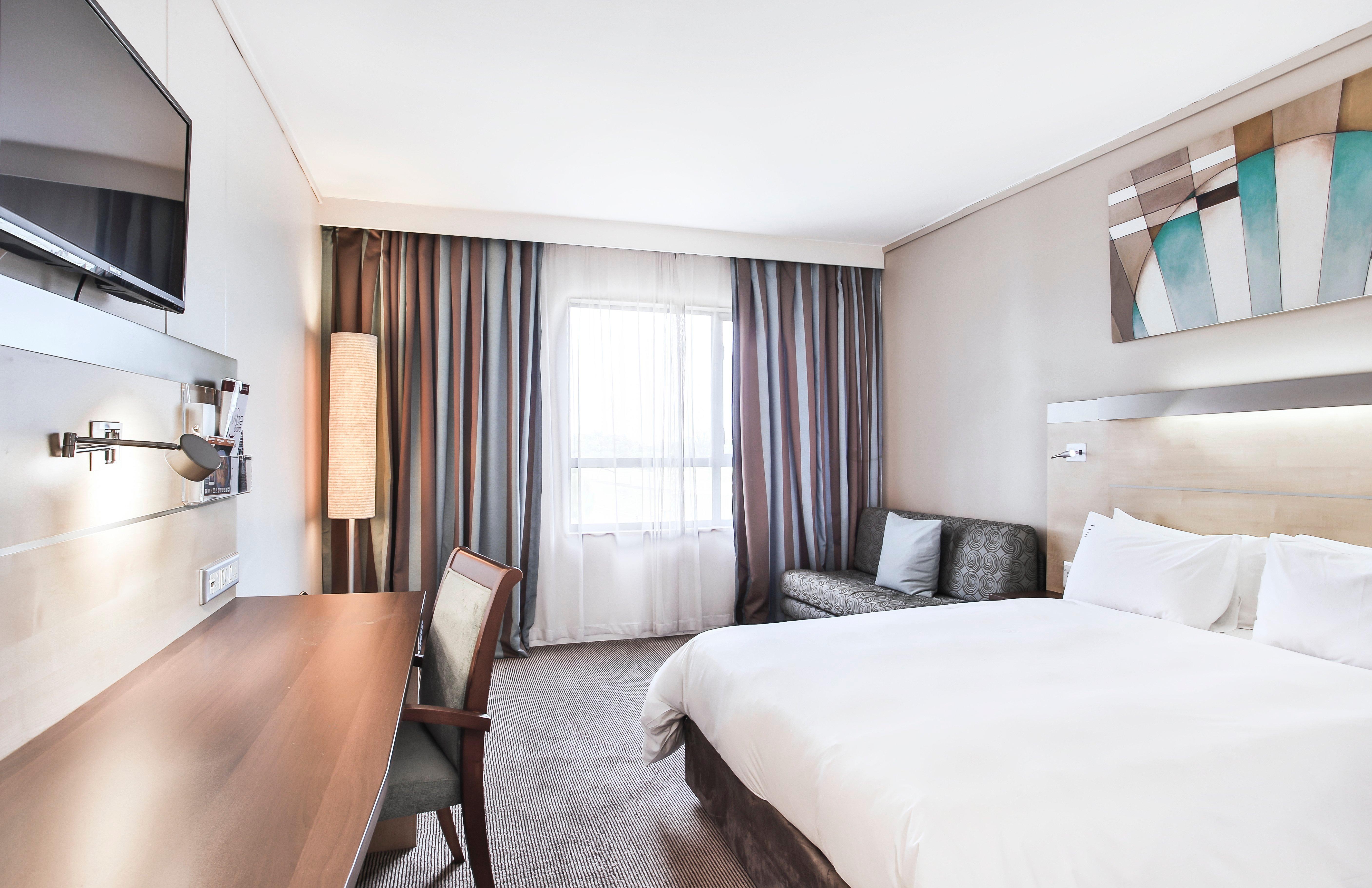 Holiday Inn Express Sandton-Woodmead By Ihg מראה חיצוני תמונה