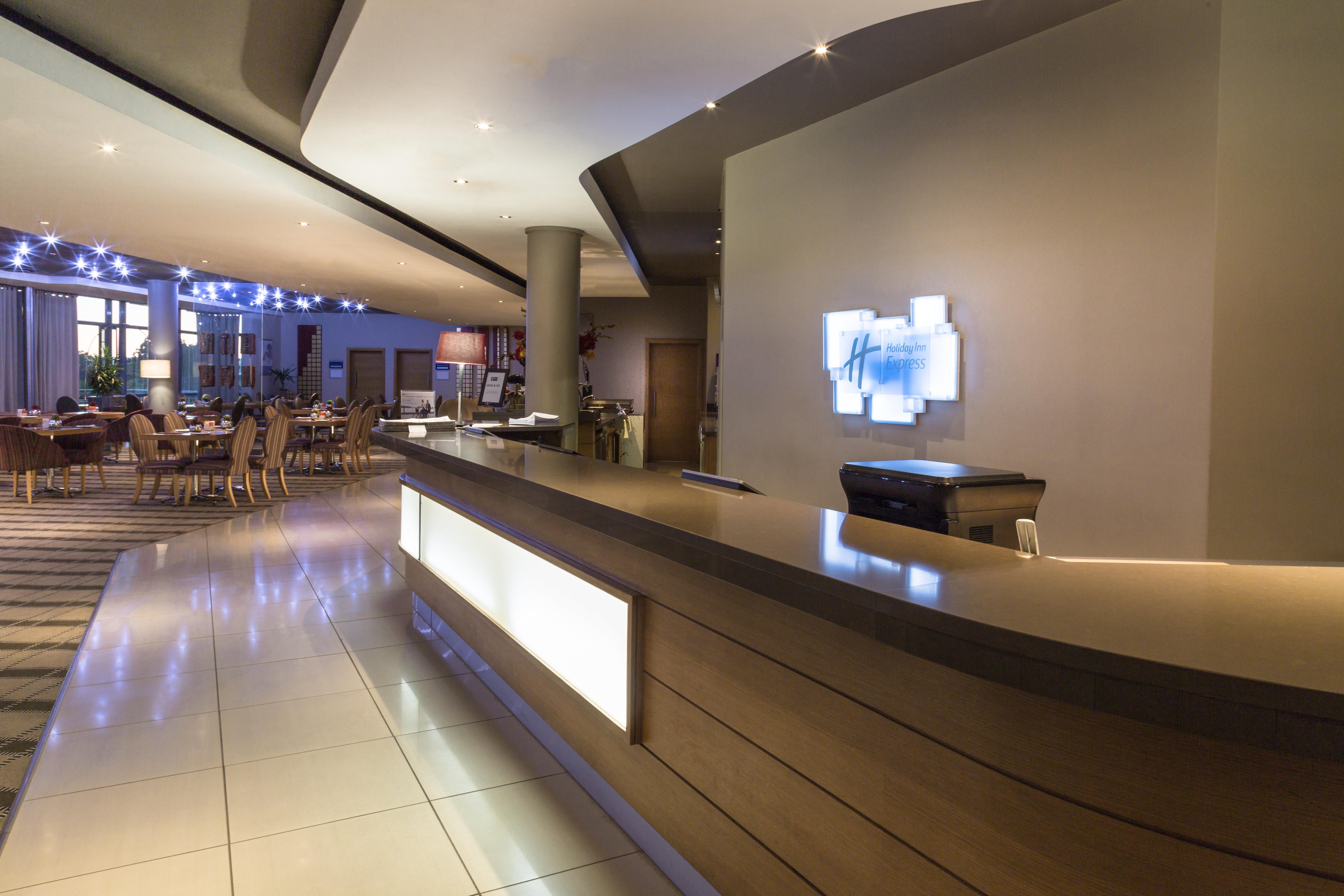 Holiday Inn Express Sandton-Woodmead By Ihg מראה חיצוני תמונה