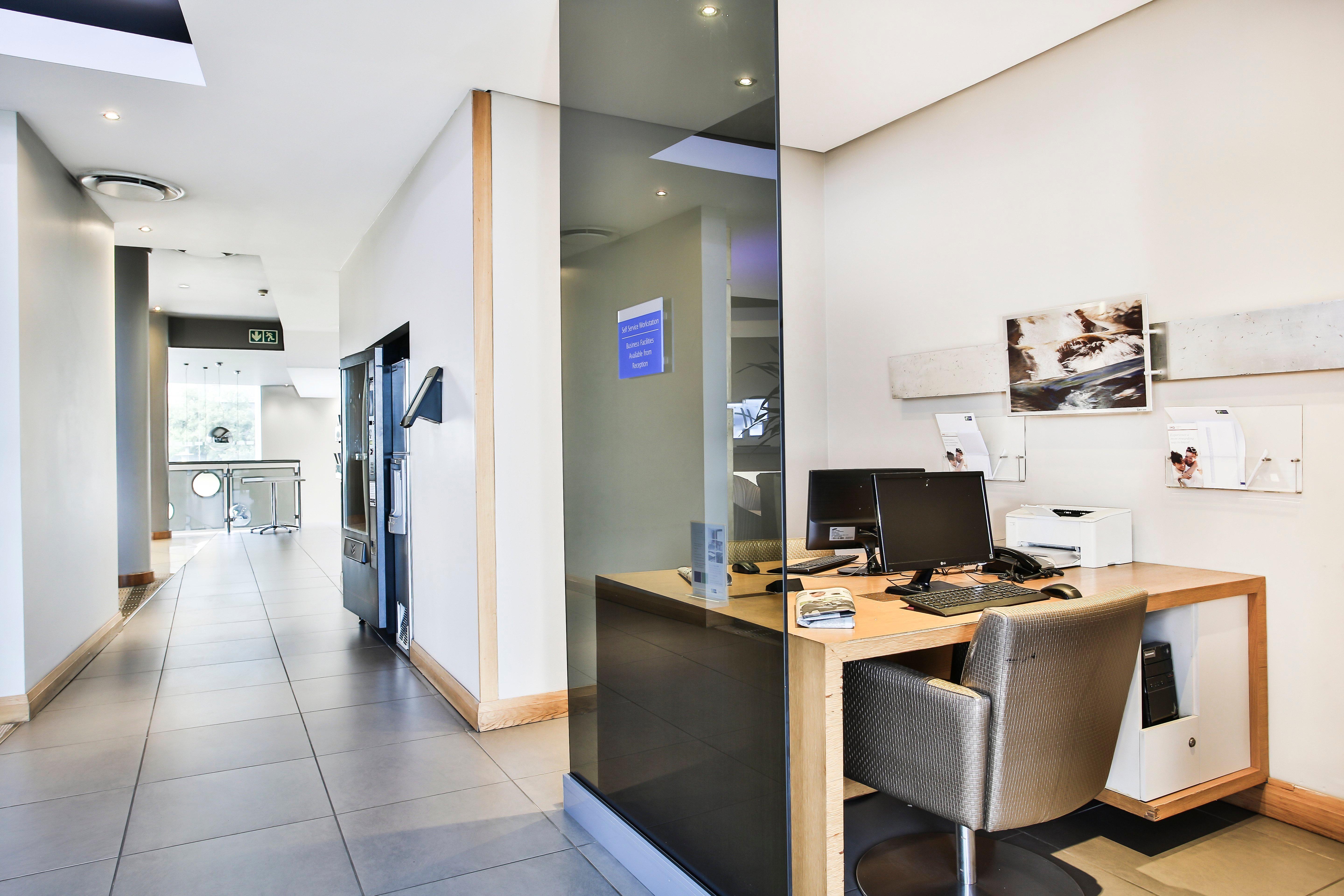 Holiday Inn Express Sandton-Woodmead By Ihg מראה חיצוני תמונה