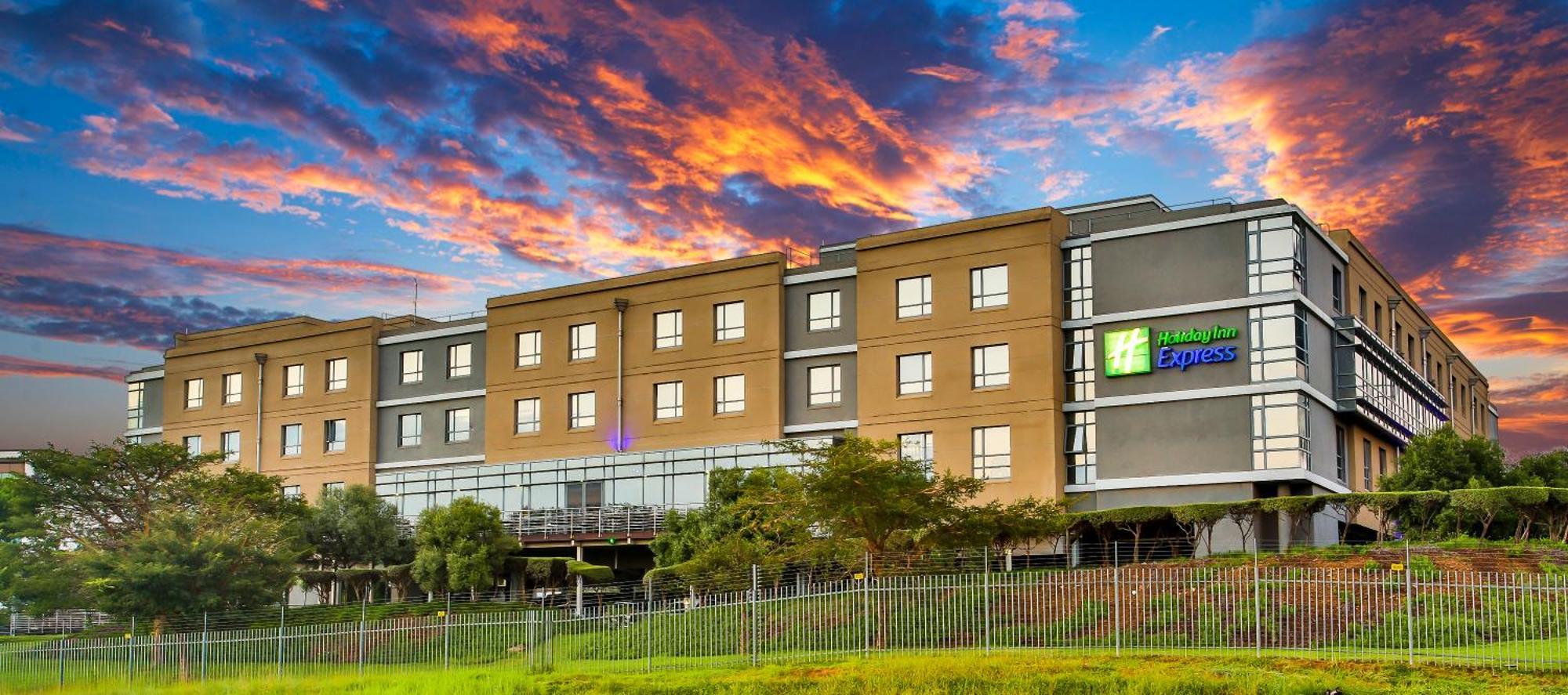 Holiday Inn Express Sandton-Woodmead By Ihg מראה חיצוני תמונה