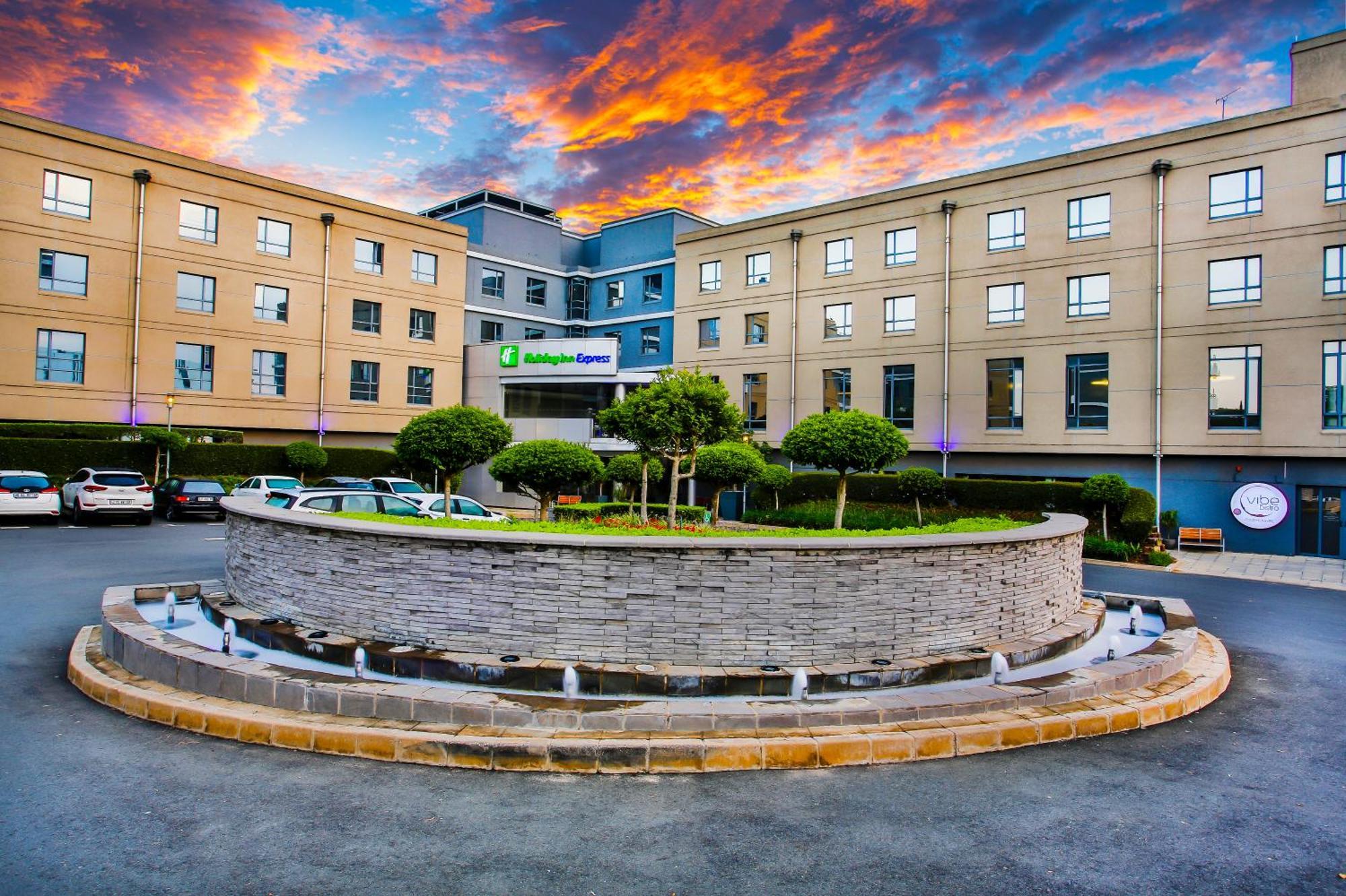 Holiday Inn Express Sandton-Woodmead By Ihg מראה חיצוני תמונה