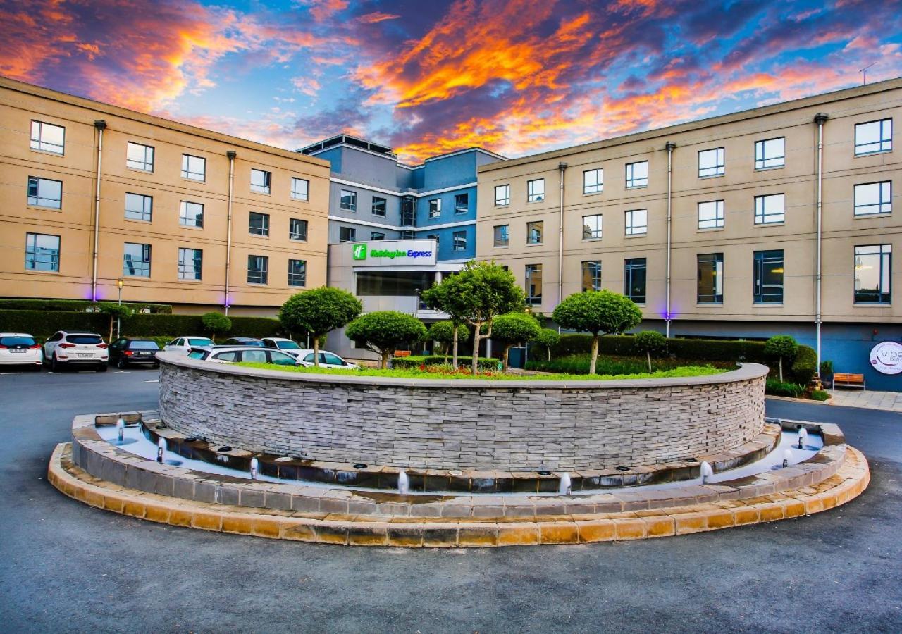 Holiday Inn Express Sandton-Woodmead By Ihg מראה חיצוני תמונה